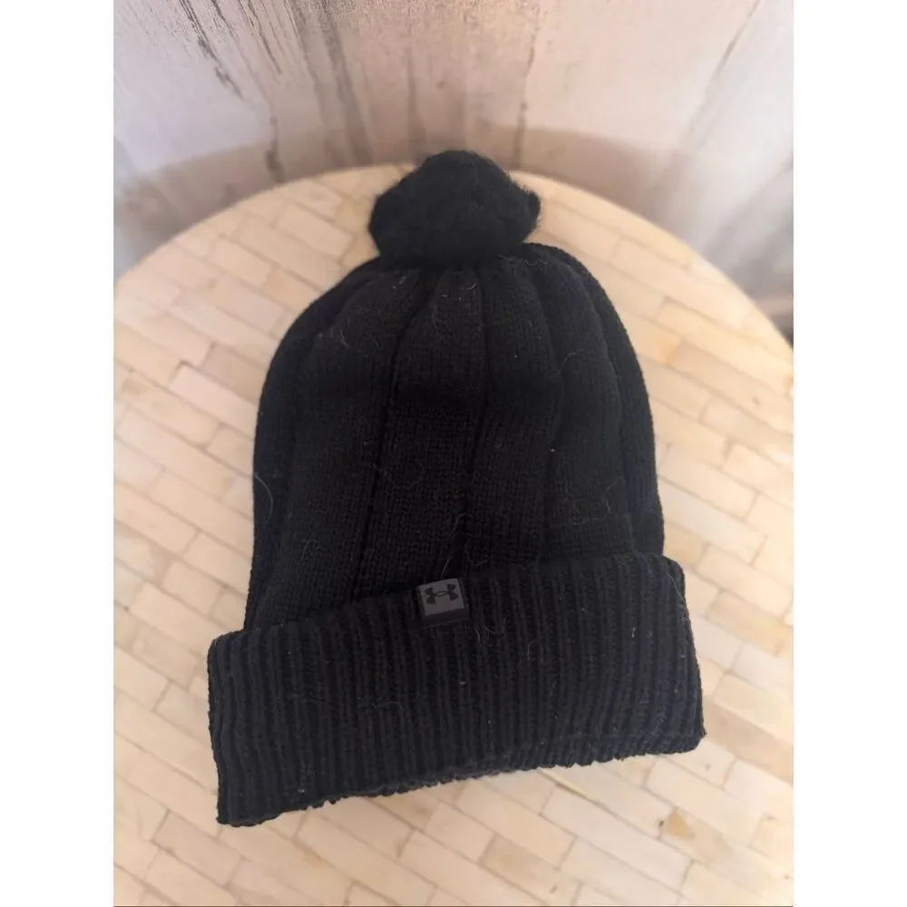 Under Armour Black Knit Beanie Pom Hat Winter Cuffed Stretch One Size